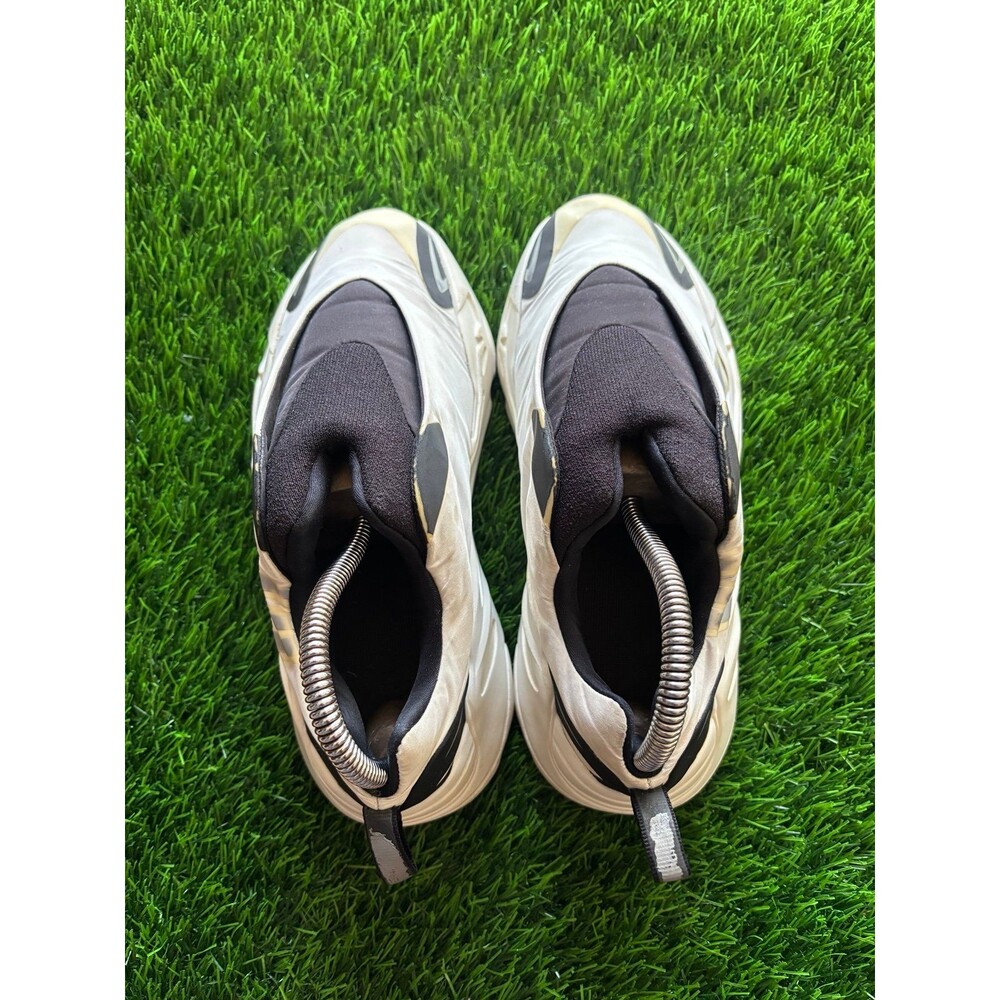 adidas Yeezy Boost 700 MNVN Laceless 'Analog' Sz 7
